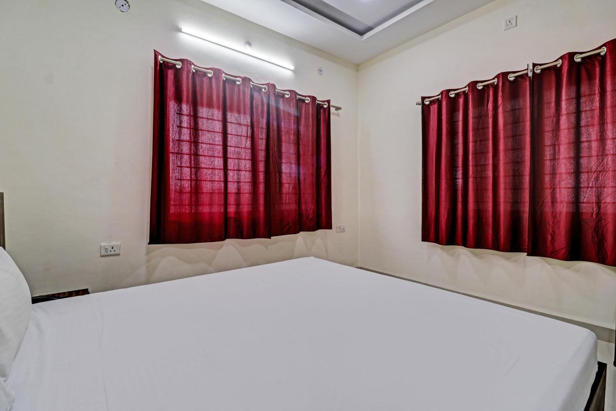 Super Hotel O Midway Treat Dhār Buitenkant foto