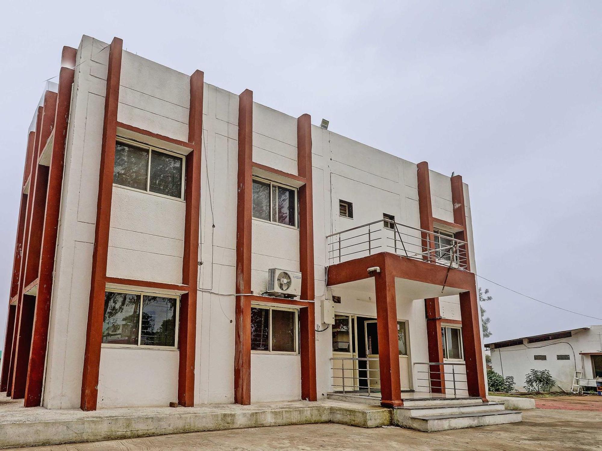 Super Hotel O Midway Treat Dhār Buitenkant foto