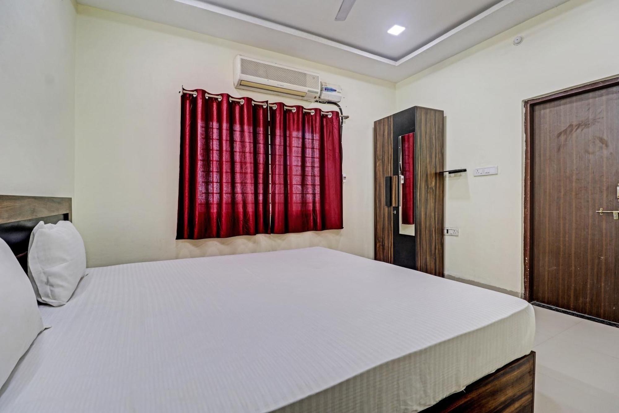 Super Hotel O Midway Treat Dhār Buitenkant foto