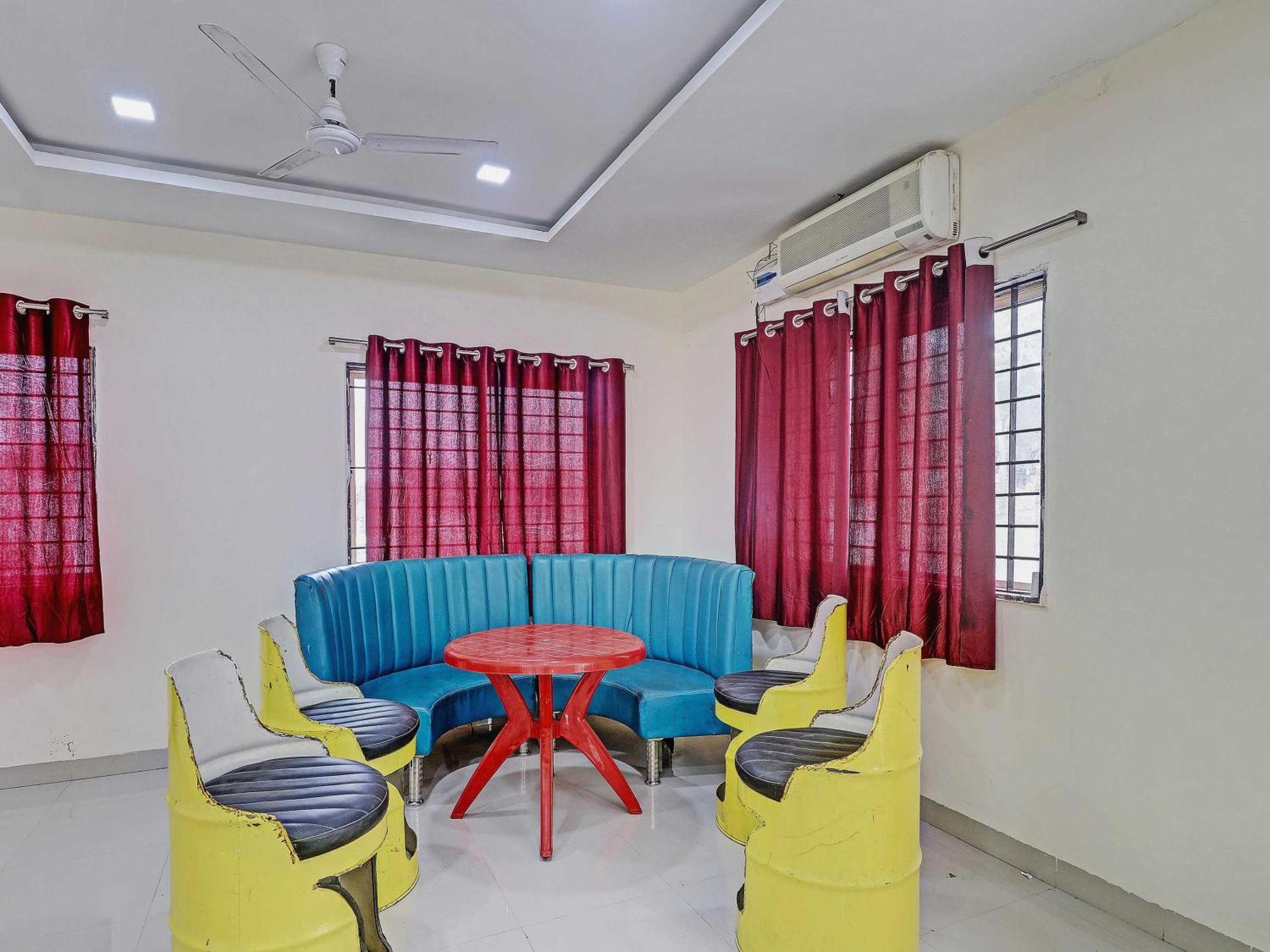 Super Hotel O Midway Treat Dhār Buitenkant foto