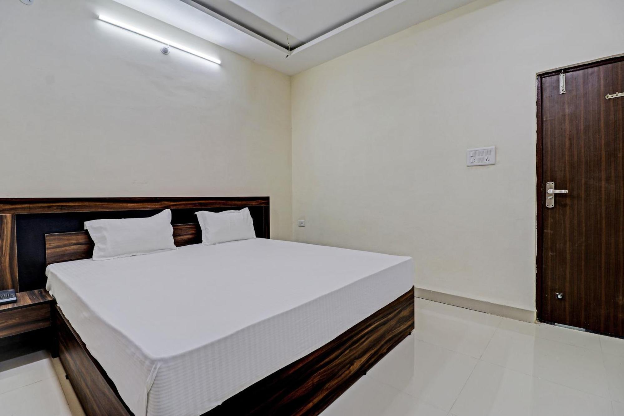 Super Hotel O Midway Treat Dhār Buitenkant foto