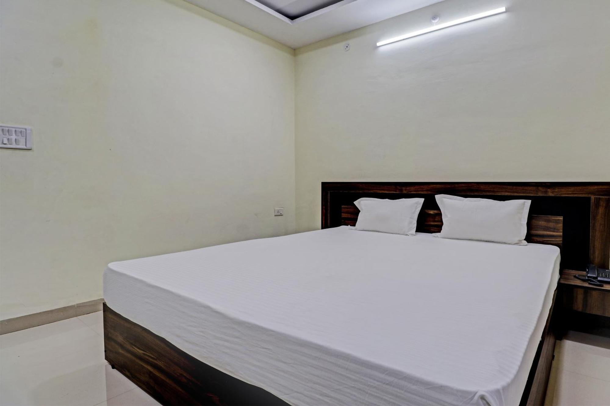 Super Hotel O Midway Treat Dhār Buitenkant foto